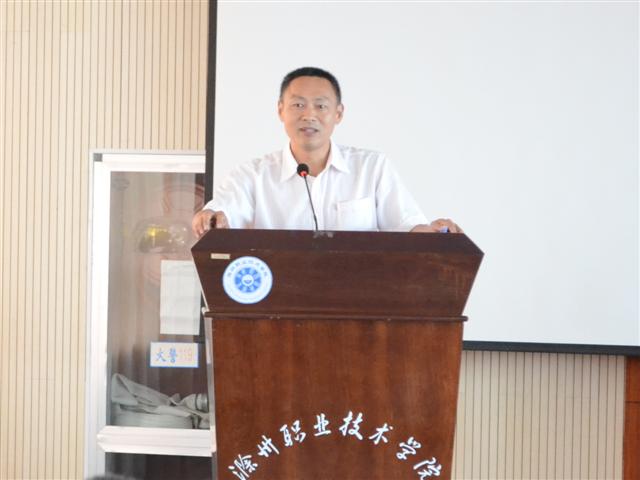 信息工程系紧抓新生入学教育开展书记讲规